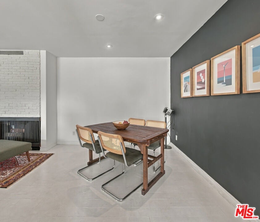949 N Kings Road 309