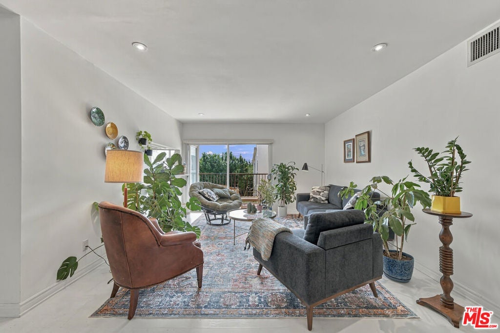 949 N Kings Road 309