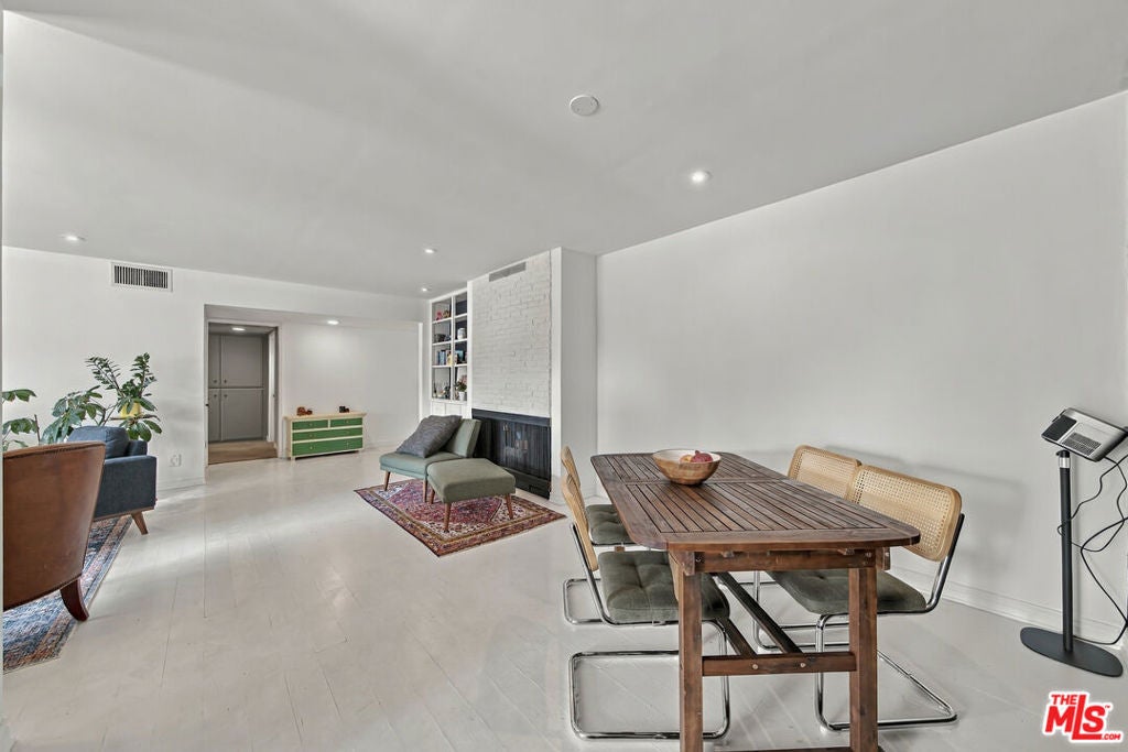 949 N Kings Road 309