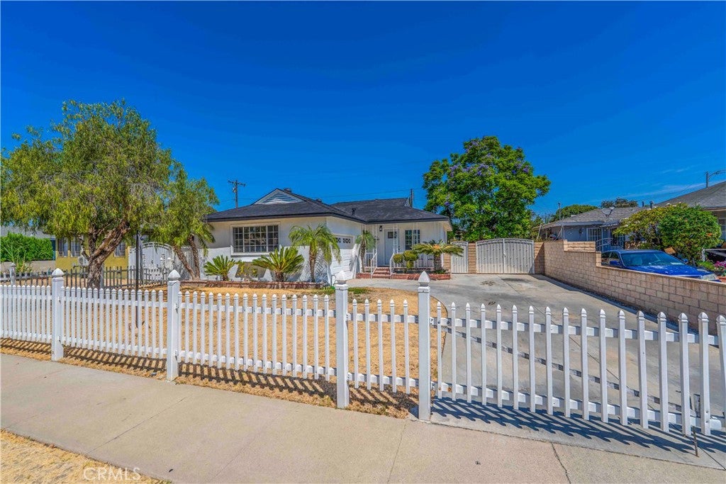 1631 E Arbutus