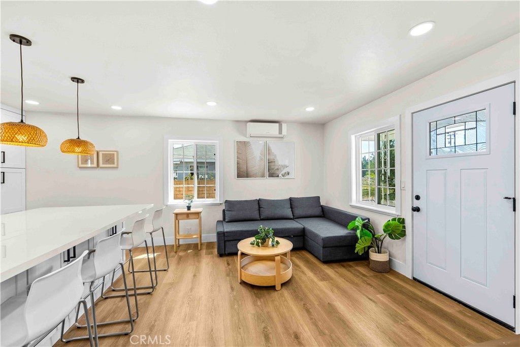 1631 E Arbutus
