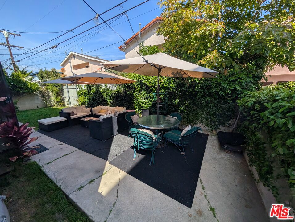2120 Carmona Avenue