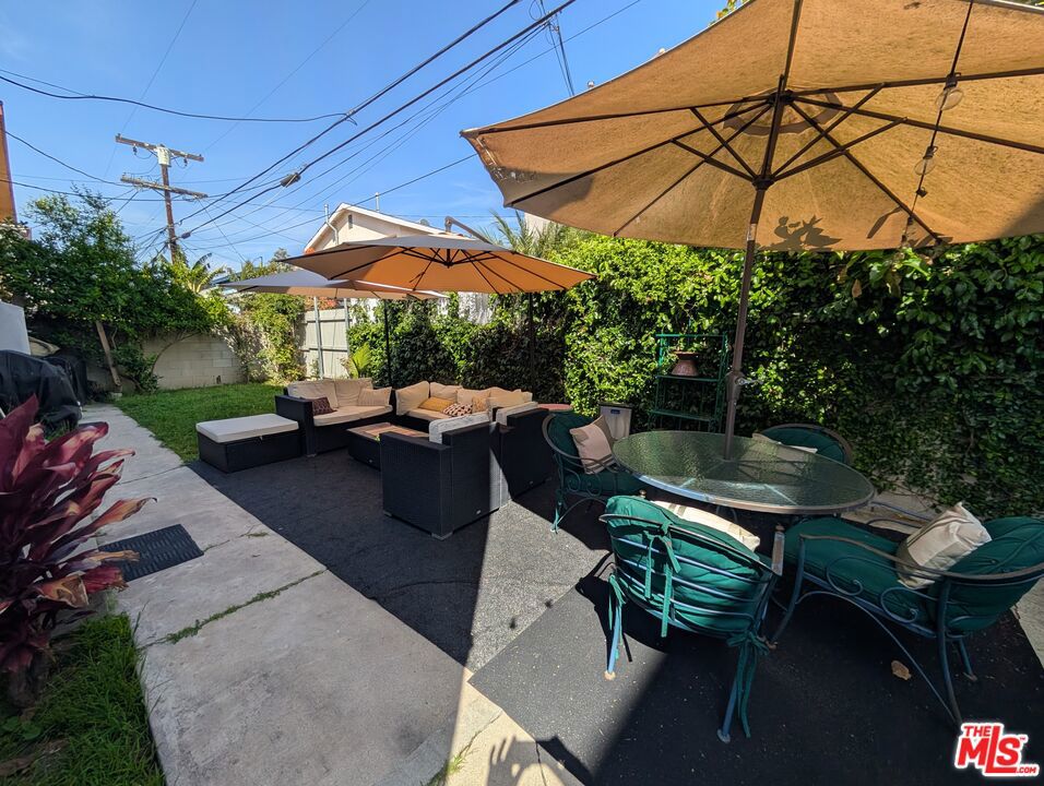 2120 Carmona Avenue