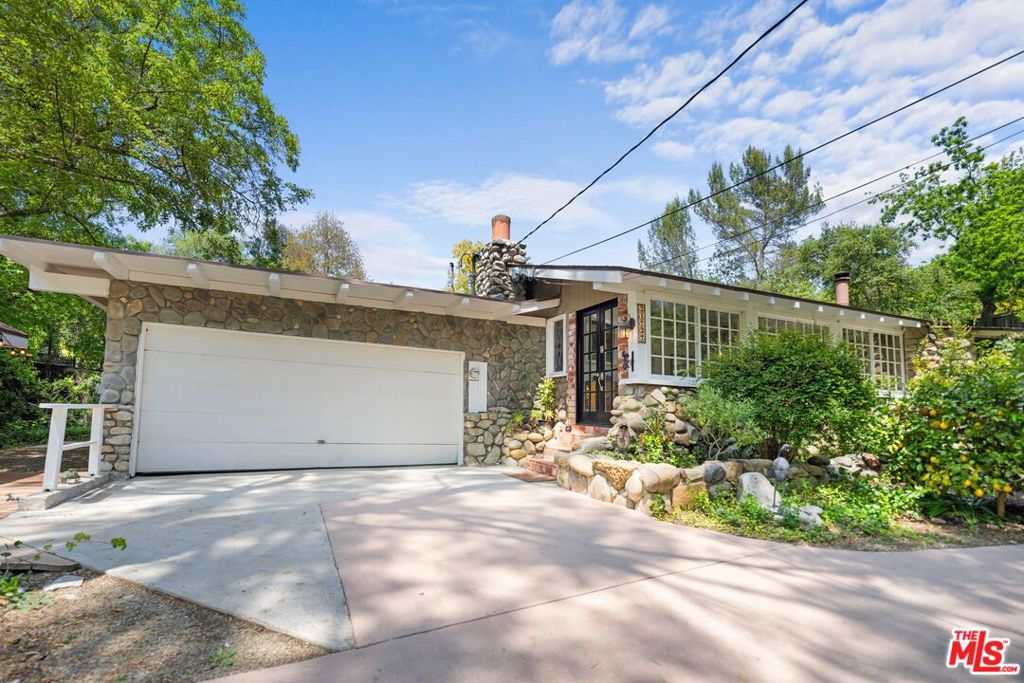21727 Entrado Drive