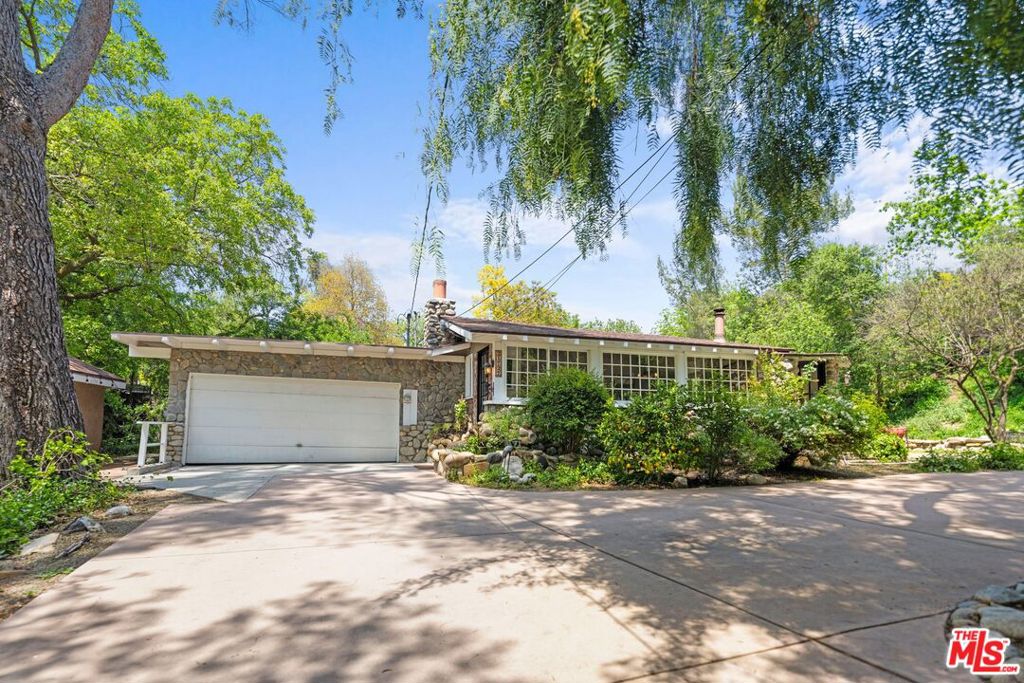 21727 Entrado Drive