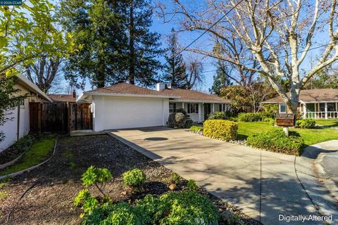 Photo of 1830 Nadine Ct Ct, Pleasant Hill, CA 94523 (MLS # 41123121)
