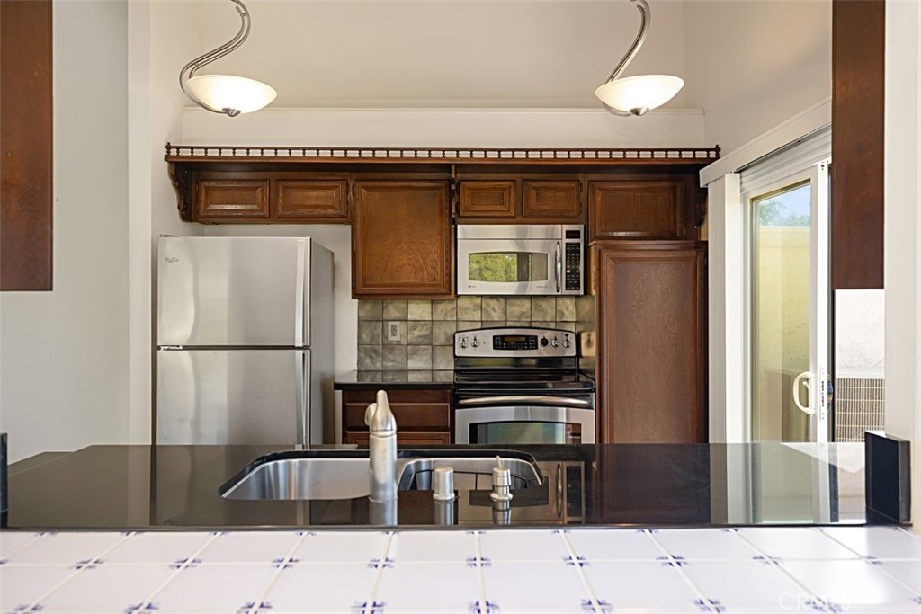 151 Avenida Adobe