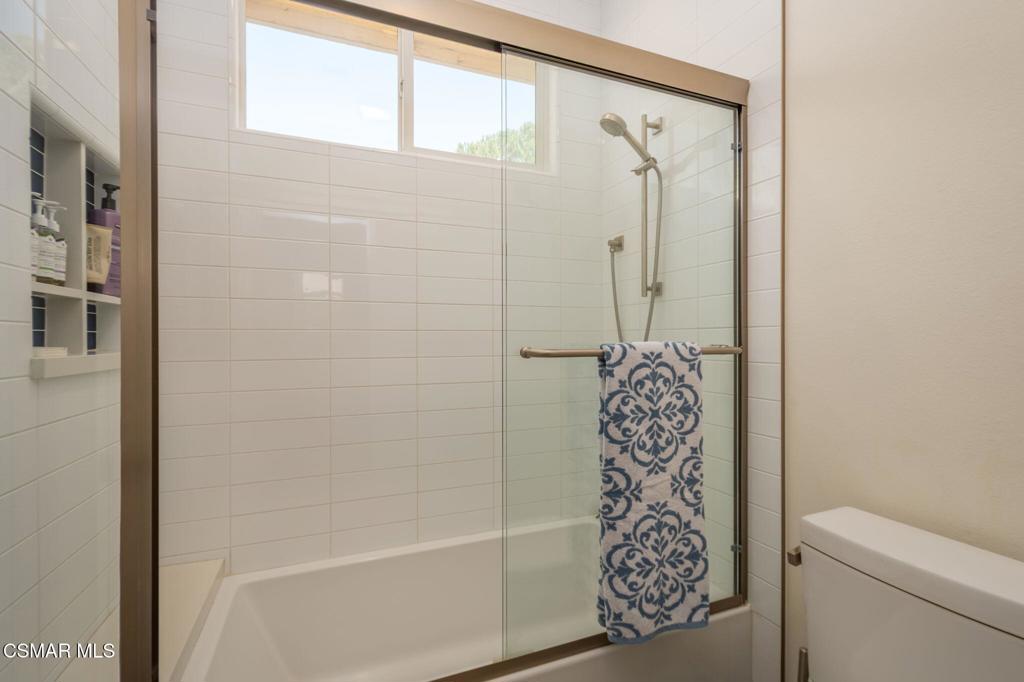 Oak Park, California, 91377, United States, 5 Bedrooms Bedrooms, ,5 BathroomsBathrooms,Residential,Active,2045764