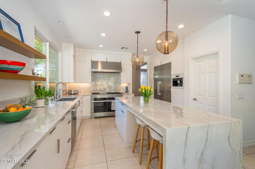 Oak Park, California, 91377, United States, 5 Bedrooms Bedrooms, ,5 BathroomsBathrooms,Residential,Active,2045764
