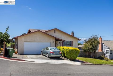 Photo of 4591 Edwards Ln LN, Castro Valley, CA 94546 (MLS # 41135688)