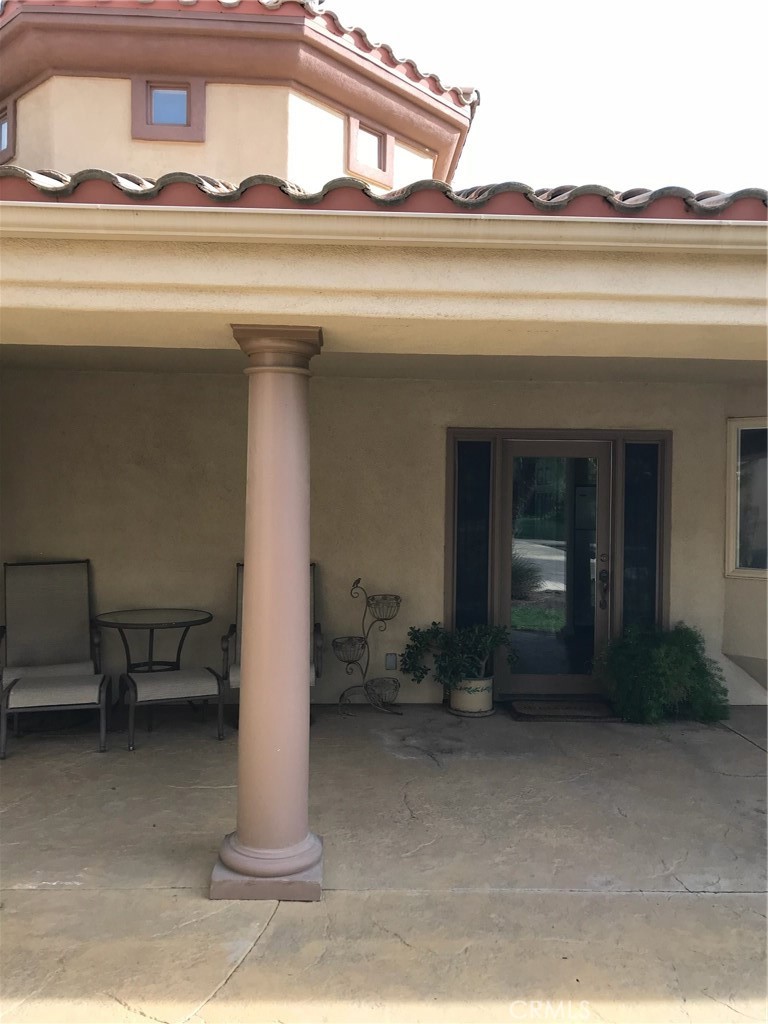 Estate Guest House, furnished, landlord pays for utilities ( Gas, Water, Electric & Internet)
Includes your own two-car garage in gated driveway, washing machine and dryer, kitchen w/ appliances, master bedroom, and bathroom. Very private. Your own personal entrance. Access to the pool. Carpets have been steam cleaned professionally.
NO PETS, NO EXCEPTIONS.
First and last month's rent due upon arrival. Last months rent to be used as deposit.