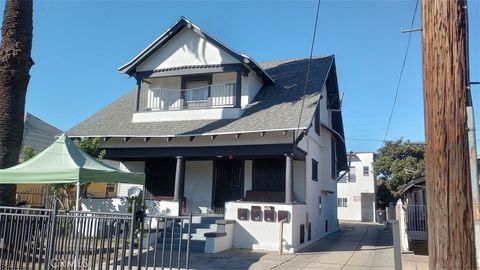 Photo of 125 W 46th Street, Los Angeles, CA 90037 (MLS # AR26100243)