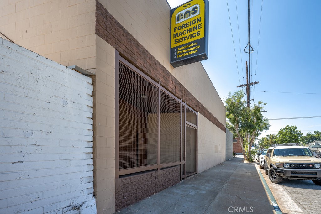 2076 E Walnut Street