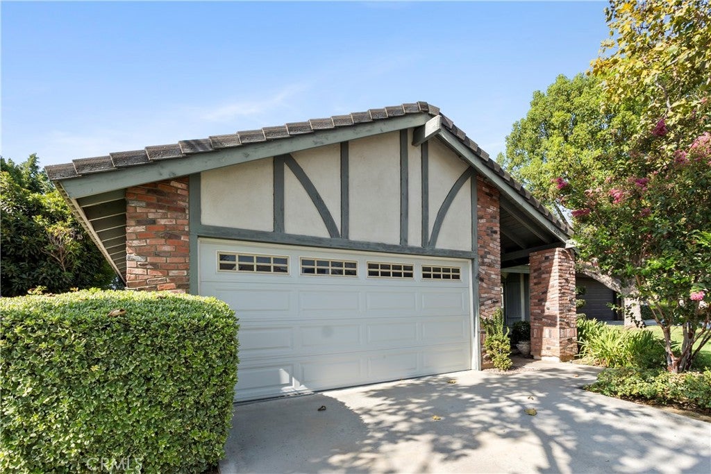 2651 Victoria Park