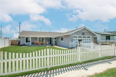 Photo of 16420 Flanders Street, Granada Hills, CA 91344 (MLS # SR26064315)