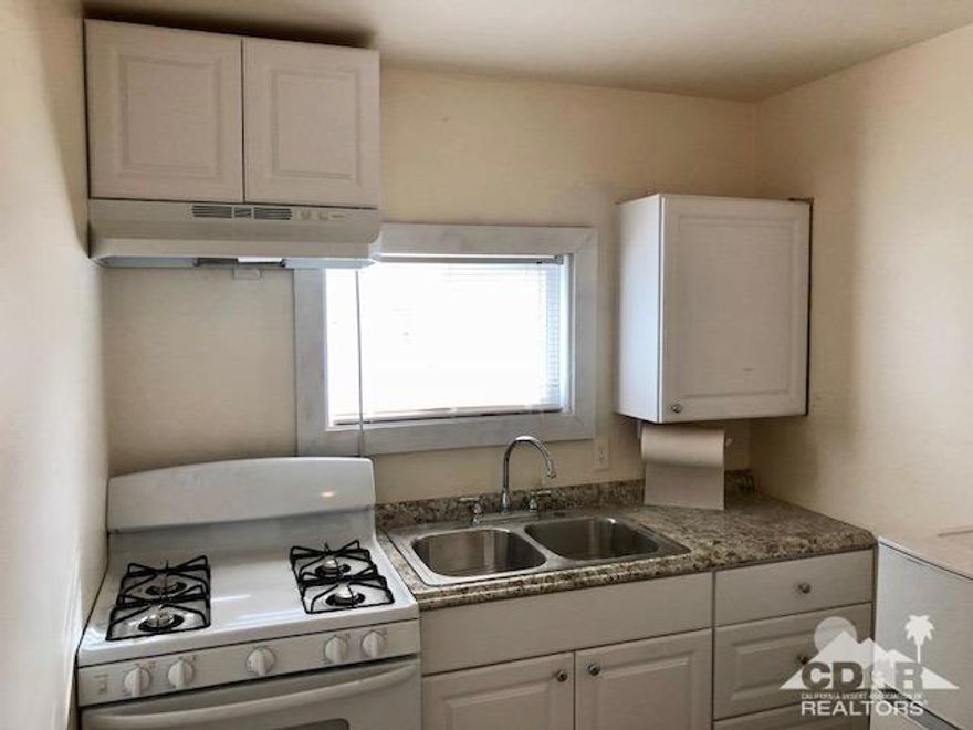 Really cute studio apartment located in Desert Hot Springs on 5th off Palm. Only 6 apartments in this adorable Adobe style building. Has been freshly painted. Maximum Occupancy: 2 people Credit Score: 600 or higher NO SMOKING