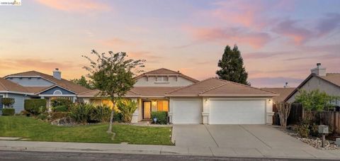 Photo of 5204 Chinook Ct Ct, Antioch, CA 94531 (MLS # 41127395)