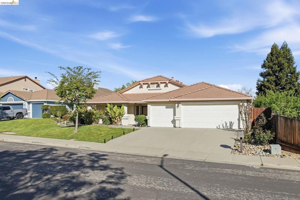 Photo of 5204 Chinook Ct Ct, Antioch, CA 94531 (MLS # 41127395)