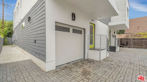 Photo of 2211 6th Avenue #1/2, Los Angeles, CA 90018 (MLS # 26727057)