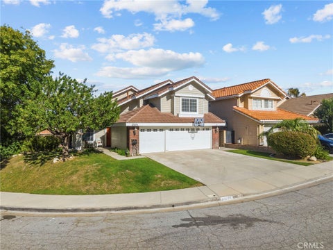 Photo of 27576 Artine DR, Saugus, CA 91350 (MLS # SR26179456)