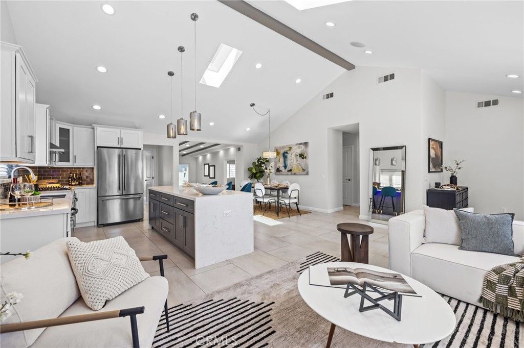 Photo of 6017 Encino Avenue, Encino, CA 91316 (MLS # SR25188275)
