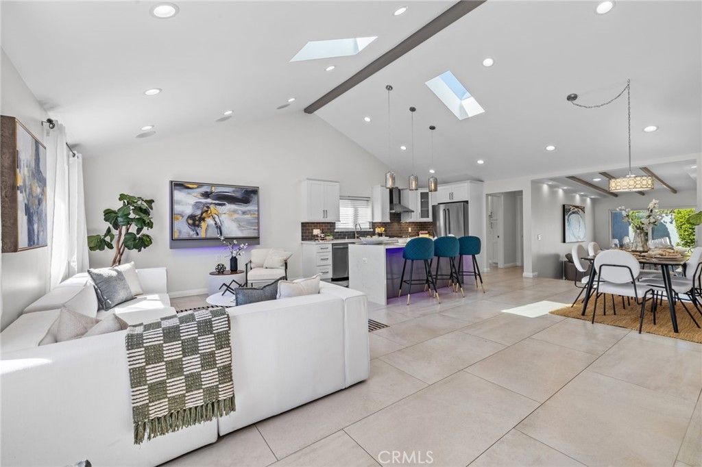 Photo of 6017 Encino Avenue, Encino, CA 91316 (MLS # SR25188275)