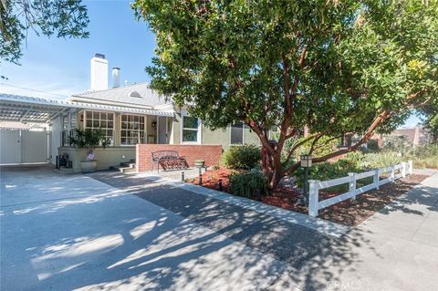 Photo of 517 S Griffith Park Dr, Burbank, CA 91506 (MLS # BB26038076)