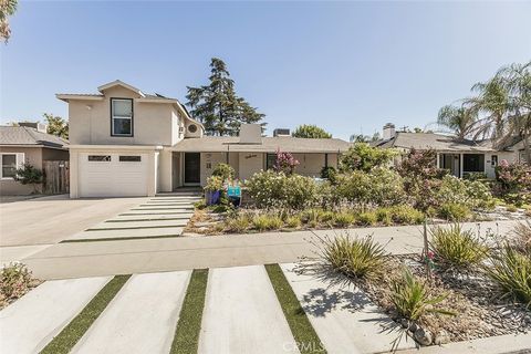 Photo of 208 E Peralta WAY, Fresno, CA 93704 (MLS # FR26161165)