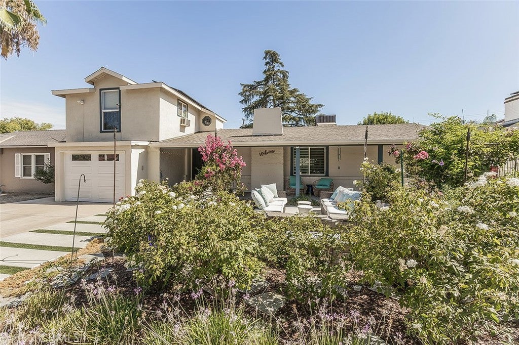 208 E Peralta