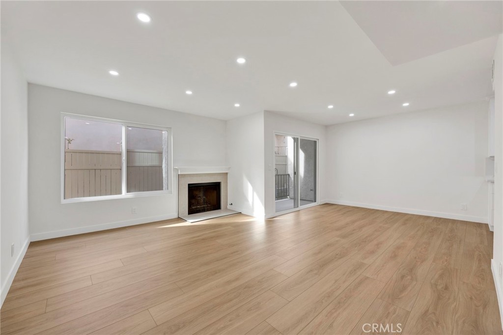 17303 Chatsworth Street 4