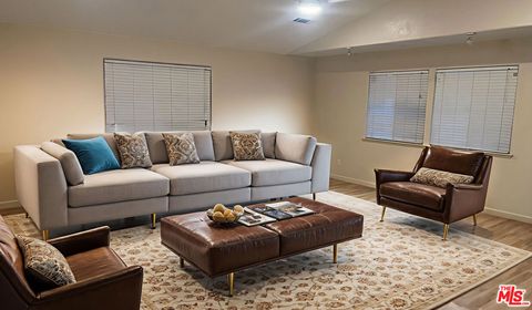 Photo of 114 W 13th Street, Merced, CA 95341 (MLS # 25615691)