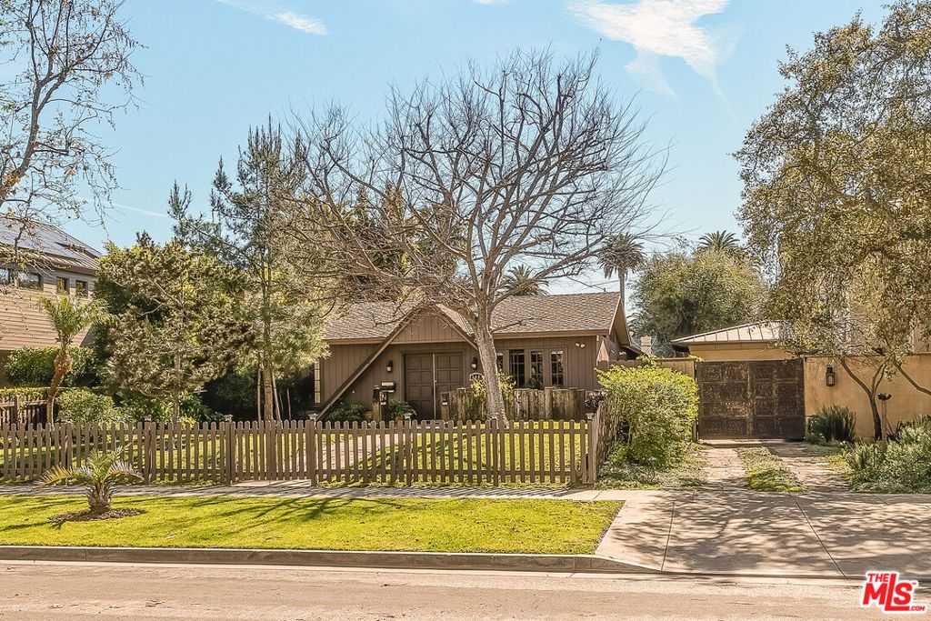 Photo of 506 Georgina Avenue, Santa Monica, CA 90402 (MLS # 26656499)