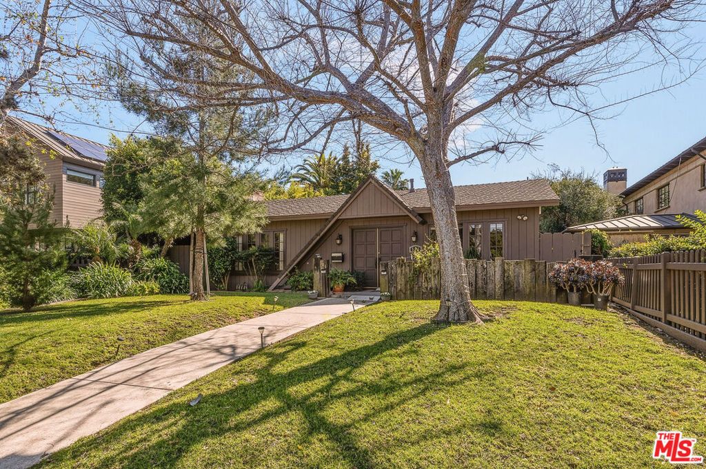 Photo of 506 Georgina Avenue, Santa Monica, CA 90402 (MLS # 26656499)