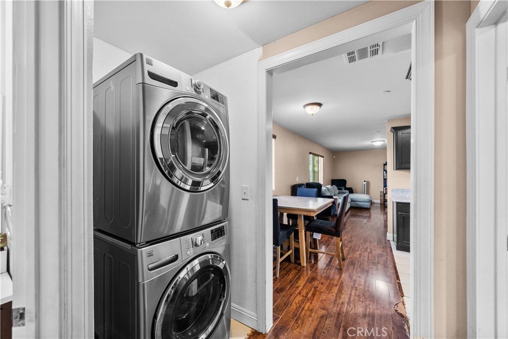 1404 E 110th
