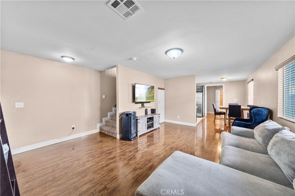 1404 E 110th