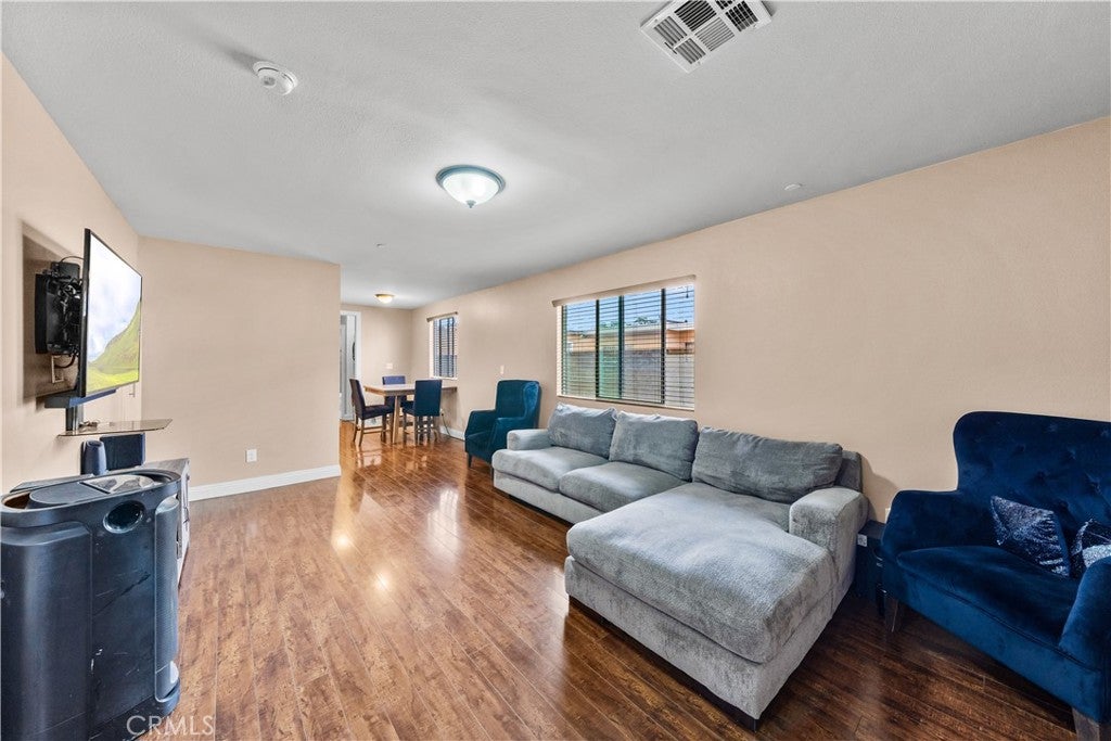 1404 E 110th