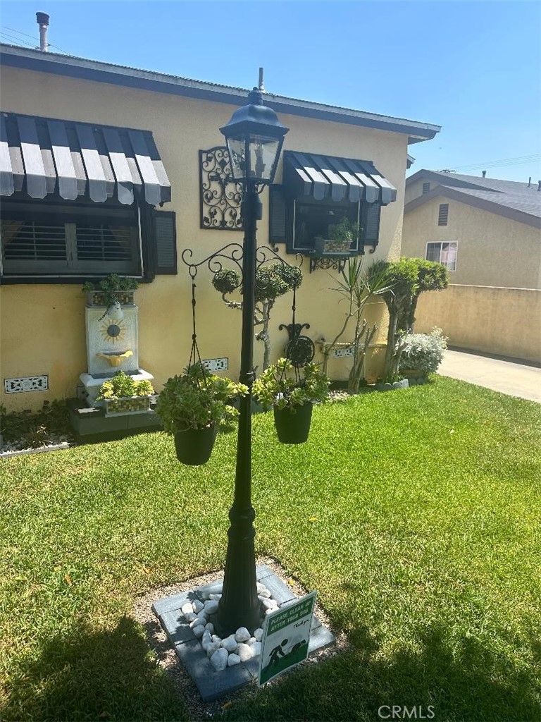 Great Investment Opportunity in South Gate! 5 Units!! OWC
9400 San Miguel Ave features **five 1-bedroom, 1-bath units**
with solid rental potential. Well-maintained and separately metered for gas and electric. Convenient location near schools, shopping, and freeway access—ideal for investors seeking reliable cash flow.
