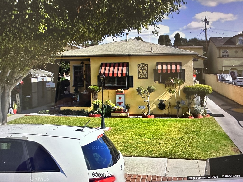 Great Investment Opportunity in South Gate! 5 Units!! OWC
9400 San Miguel Ave features **five 1-bedroom, 1-bath units**
with solid rental potential. Well-maintained and separately metered for gas and electric. Convenient location near schools, shopping, and freeway access—ideal for investors seeking reliable cash flow.