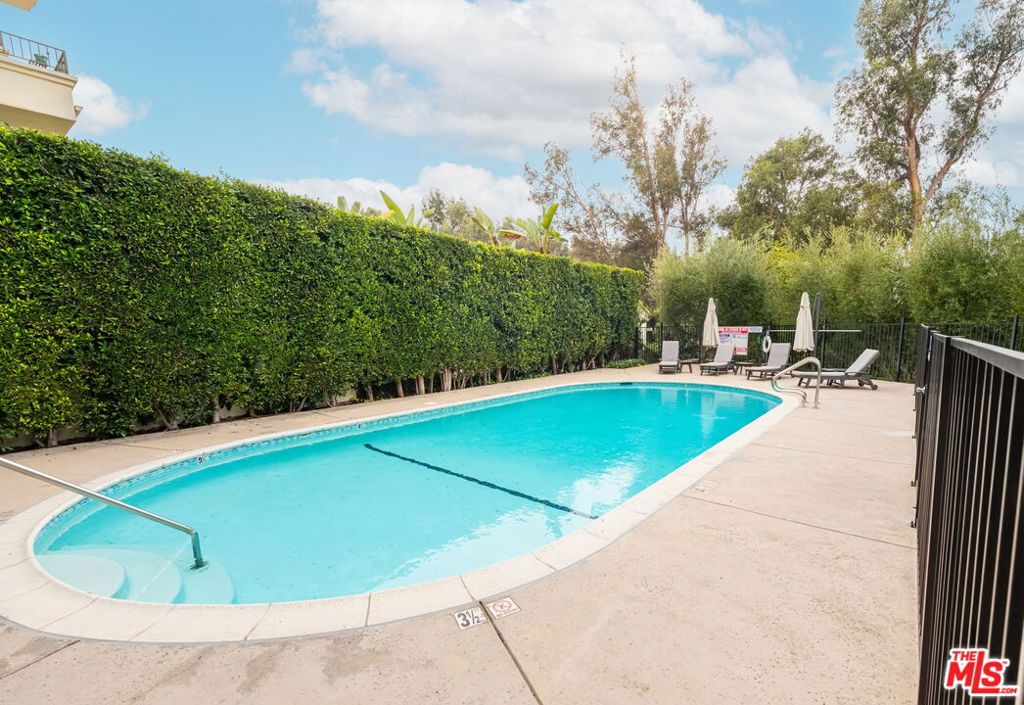 Cosmopolitan BW - Residential