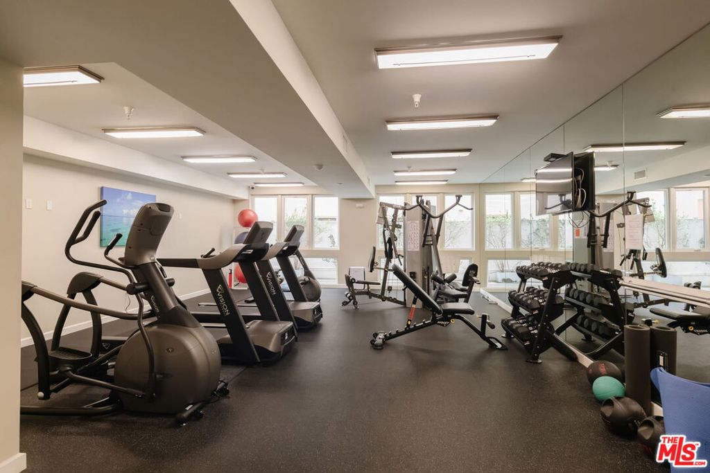 Cosmopolitan BW - Residential