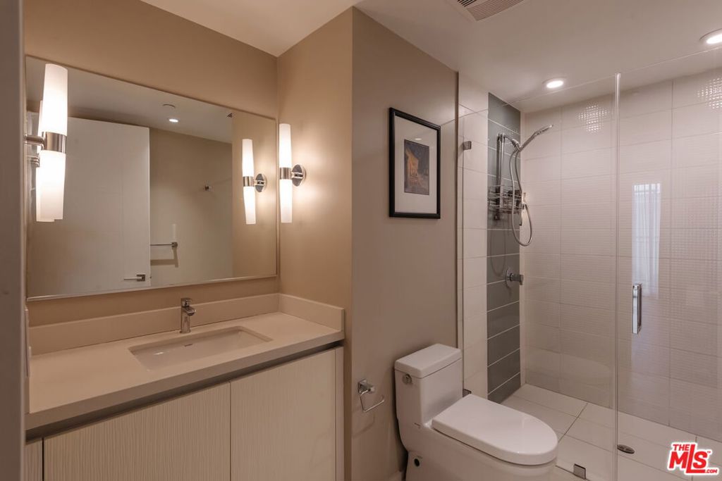 Cosmopolitan BW - Residential