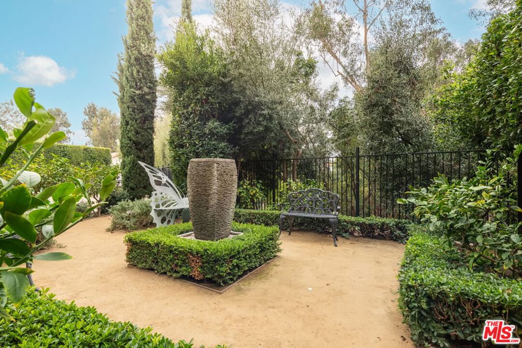 Cosmopolitan BW - Residential