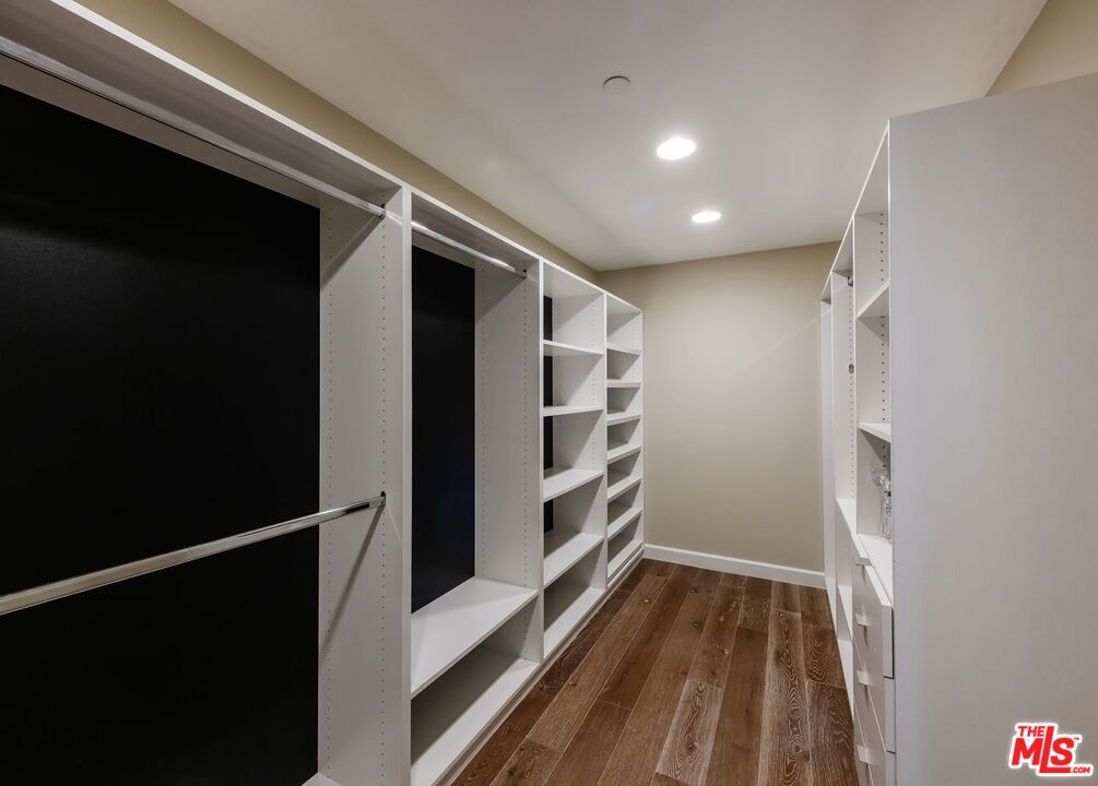 Cosmopolitan BW - Residential