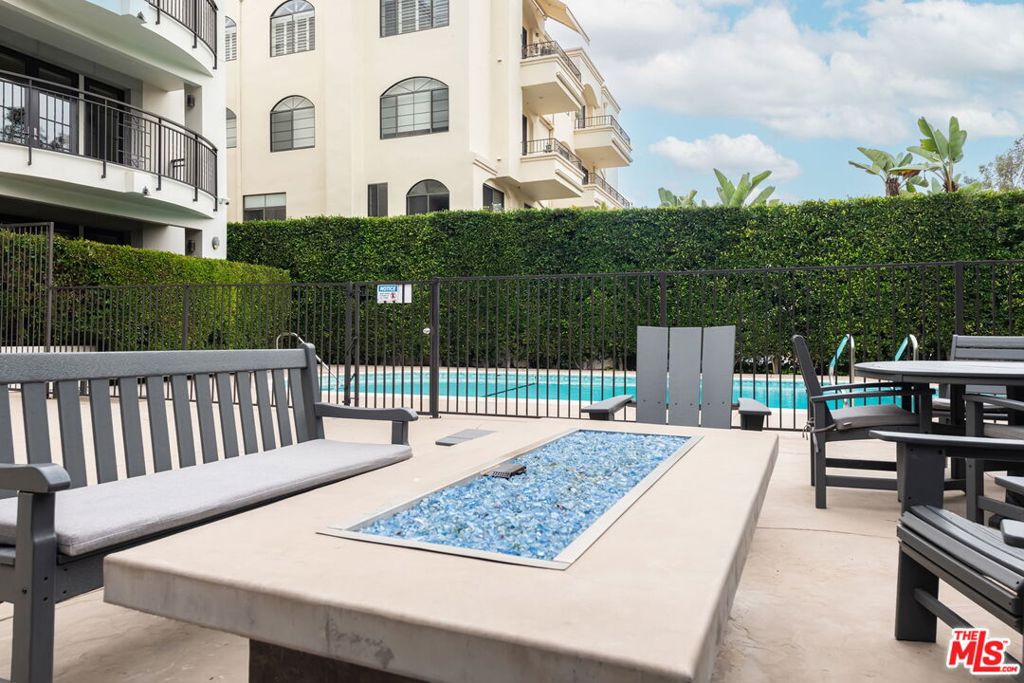 Cosmopolitan BW - Residential