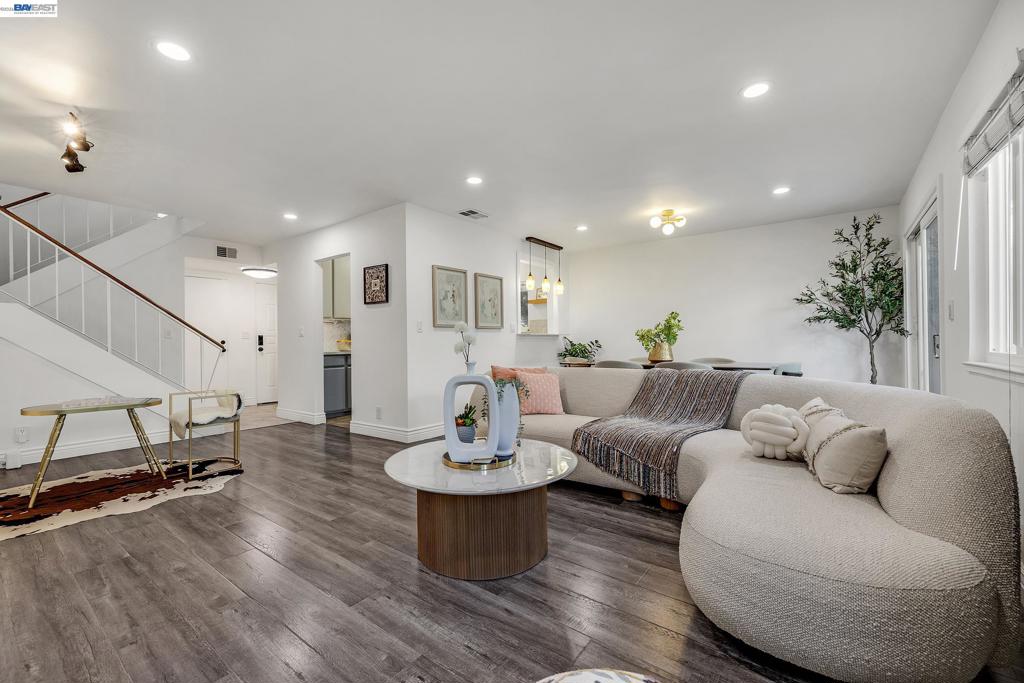 396 Hans Way
