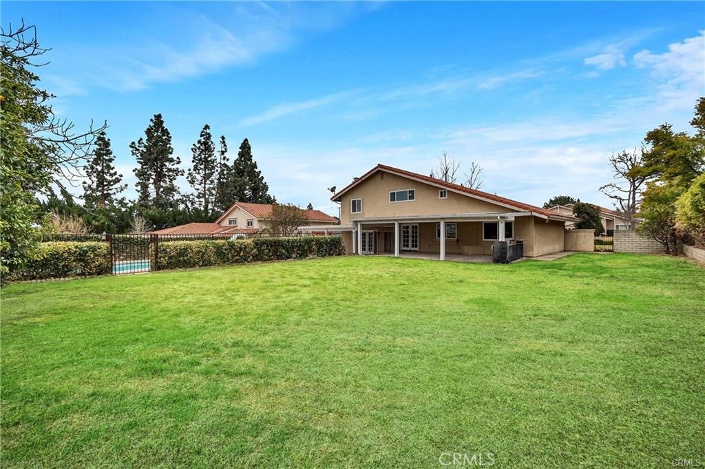 2112 N Vallejo Way
