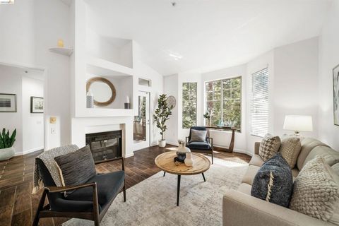 Photo of 280 Caldecott Ln #321, Oakland, CA 94618 (MLS # 41128633)