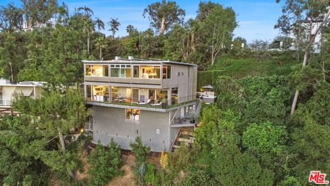 Photo of 9416 Beverly Crest Dr, Beverly Hills, CA 90210 (MLS # 26636669)