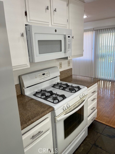 22003 Belshire 9