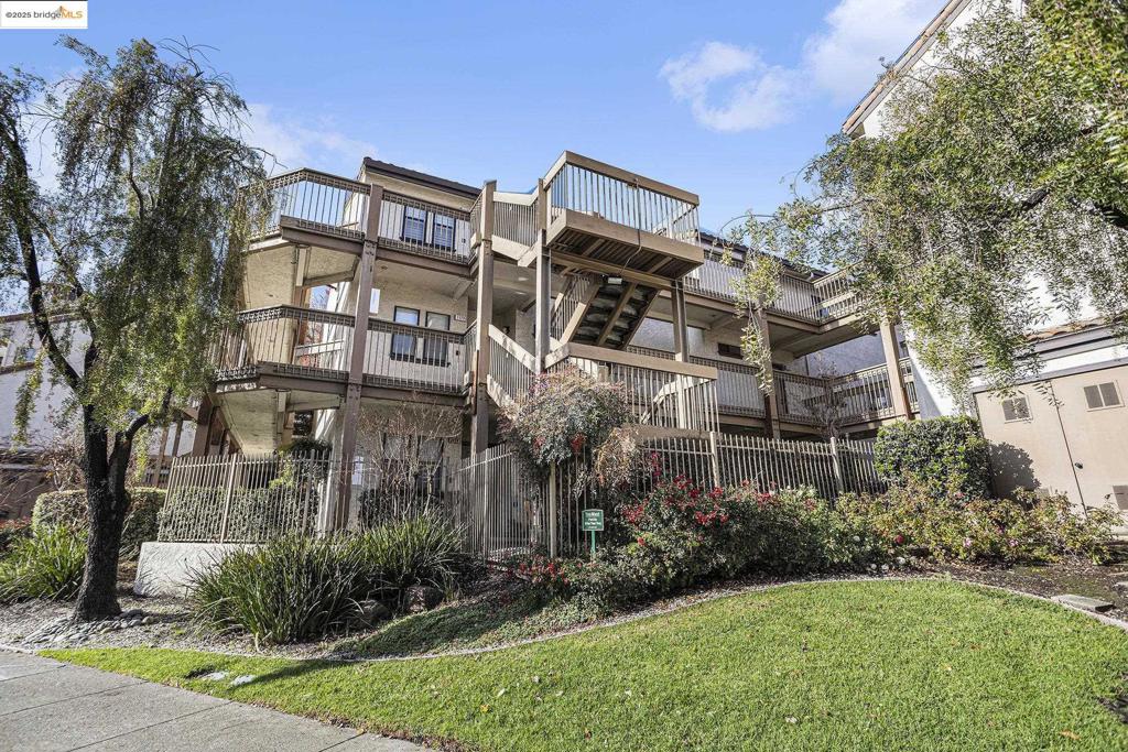 1122 S Villa Way